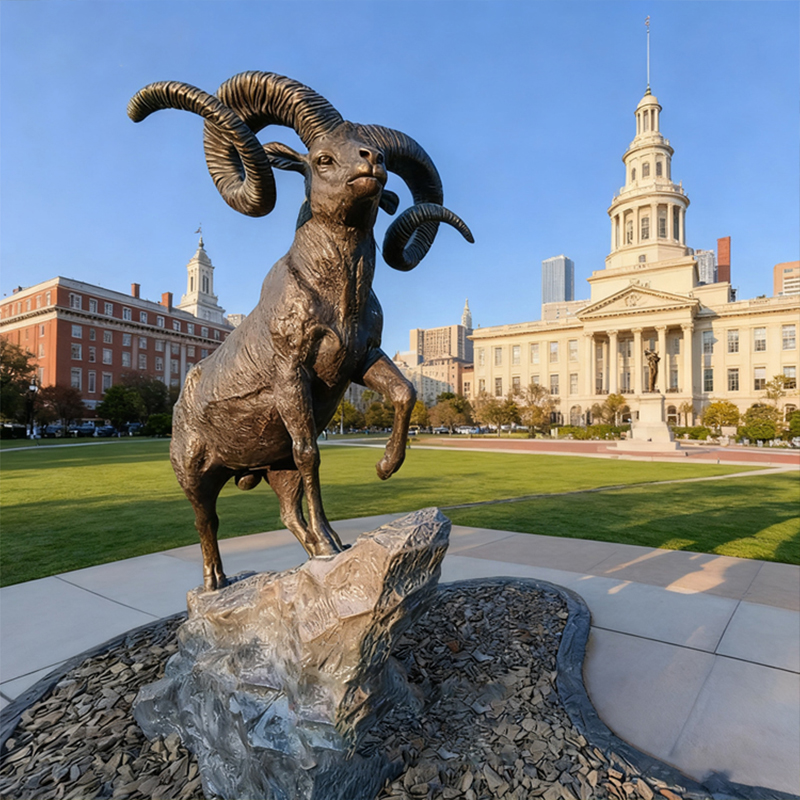 Arca Ram Tanduk Besar Gangsa – Hiasan Taman Luaran